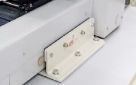 冷蔵庫・恒温槽・書棚・卓上理化学機器用耐震金具 使用例
