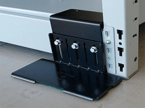 ラック用耐震金具 使用例
